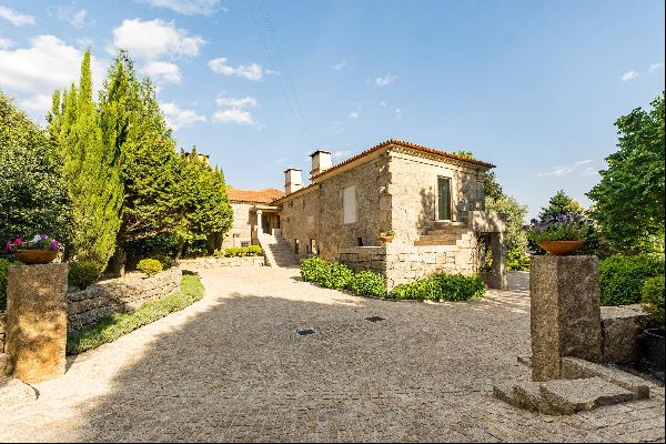 Superb 11 bedroom farmhouse with swimming pool in Abragão, Penafiel.