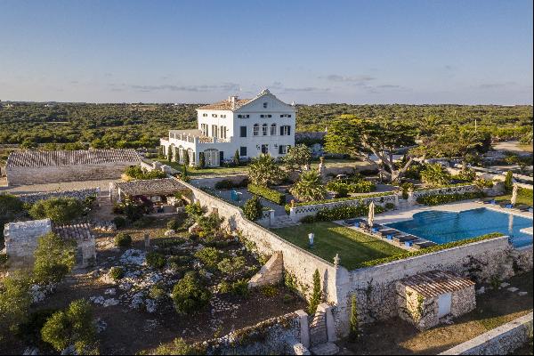 Estate with sea views, lush gardens, and a scenic pool, for rent