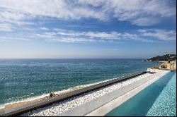Seafront penthouse in new development in Lloret de Mar