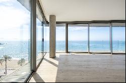 Seafront penthouse in new development in Lloret de Mar