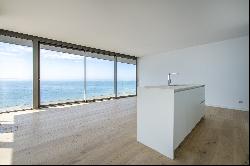 Seafront penthouse in new development in Lloret de Mar