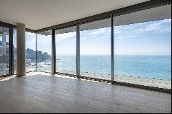 Seafront penthouse in new development in Lloret de Mar