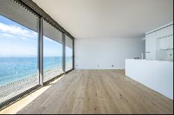 Seafront penthouse in new development in Lloret de Mar