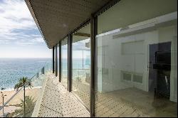 Seafront penthouse in new development in Lloret de Mar