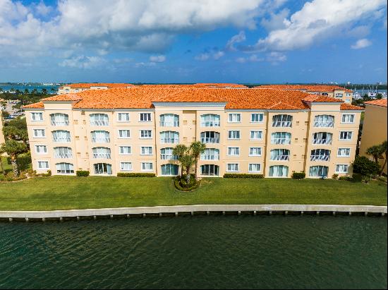 7 Harbour Isle Drive E, #PH04, Fort Pierce, FL