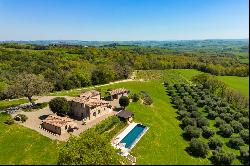 Podere Quercia is a stunning property in the Val d'Orcia