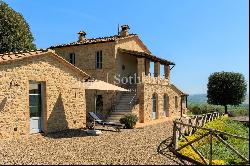 Podere Quercia is a stunning property in the Val d’Orcia