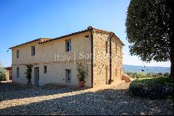 Podere Quercia is a stunning property in the Val d’Orcia