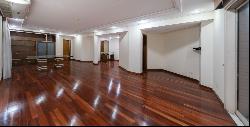 Spacious apartment on the first floor of the Manorá Plaza building