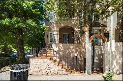 Enjoy This Sun-Drenched Townhome Near Piedmont Park!