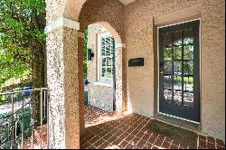 Enjoy This Sun-Drenched Townhome Near Piedmont Park!