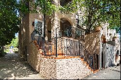 Enjoy This Sun-Drenched Townhome Near Piedmont Park!