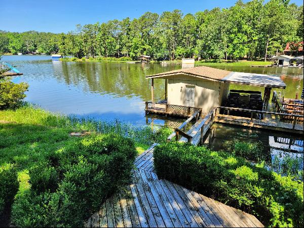 UPDATED LAKE HOUSE FOR SALE ON LAKE FRANKSTON