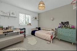 Orchard Farm Avenue, East Molesey, Surrey, KT8 0AJ