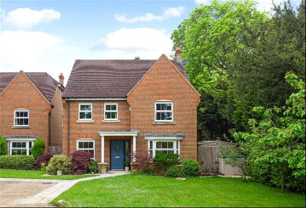 Newbery Close, Caterham, Surrey, CR3 6GD