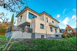 Completely renovated detached villa