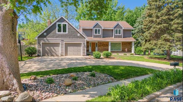 3801 S Slaten Park Dr, Sioux Falls SD 57103