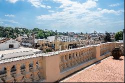 Elegant penthouse with terrace and panoramic views of Rome