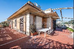 Elegant penthouse with terrace and panoramic views of Rome