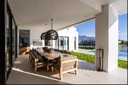 Luxurious Haven with Breathtaking views on Val de Vie Estate