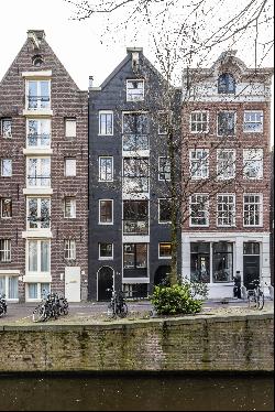 Entire canal house with elevator in the city centre!