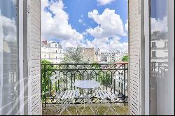 For sale Paris 16 - Jardins du Ranelagh/La Muette - Family apartment - 3/4 bedrooms - Cour
