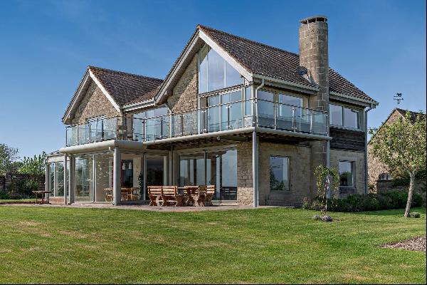 A beautifully presented, contemporary house set in 5.7 acres with arresting views over uns