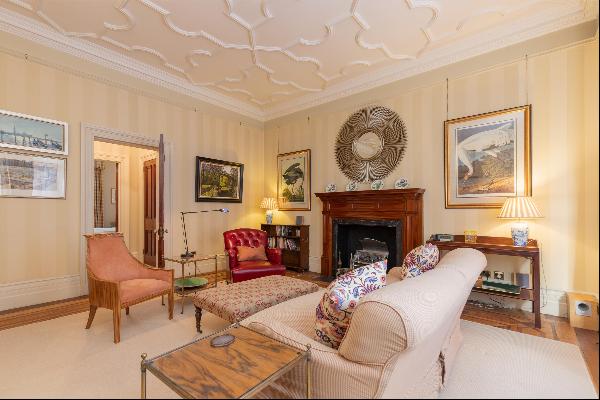 An elegant one bedroom apartment in the heart of Mayfair, available for short let only.