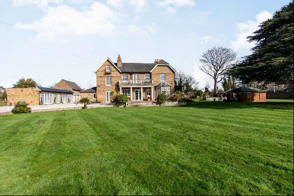 A beautifully presented, six bedroom home with a large private garden in Middlegreen, SL3.