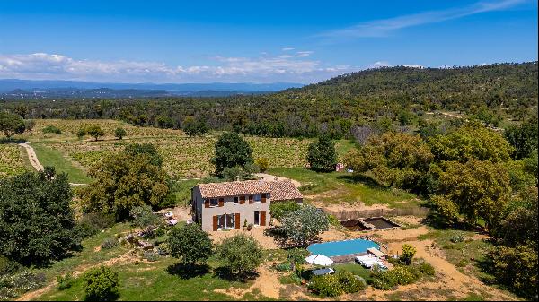 Charming property surrounded by vineyards for sale in La Garde Freinet.