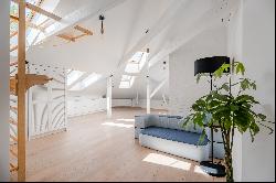 Spacious apartment with terrace in Agenskalns