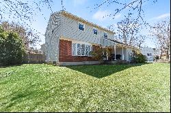 15 Oak Tree Lane, Schenectady, NY 12309