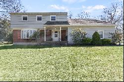 15 Oak Tree Lane, Schenectady, NY 12309