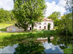 Magnifique Moulin début XIX° rénové en plein triangle d'or