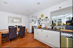 Virginia Place, Cobham, Surrey, KT11 1AE