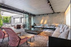 Renovated penthouse in a prime location