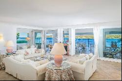 Panoramic seafront villa on Marinella bay