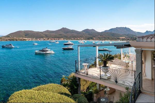 Panoramic seafront villa on Marinella bay