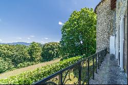 Exceptional historic XVIth-century château on a 50-hectare estate.