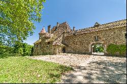 Exceptional historic XVIth-century château on a 50-hectare estate.