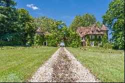 Exceptional historic XVIth-century château on a 50-hectare estate.