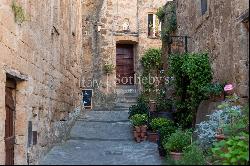 Sophisticated apartment in outstanding Medieval village