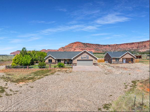 MULTI-HOME RED MOUNTAIN HORSE PROPERTY