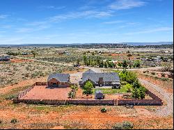 MULTI-HOME RED MOUNTAIN HORSE PROPERTY