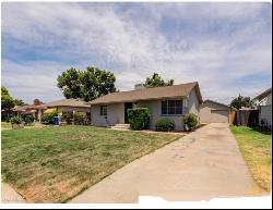 1335 E e brown Avenue, Fresno CA 93704