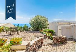 Exclusive luxury villa with two big porticoes and a boundless panoramic view of the sea of