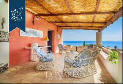 Exclusive luxury villa with two big porticoes and a boundless panoramic view of the sea of