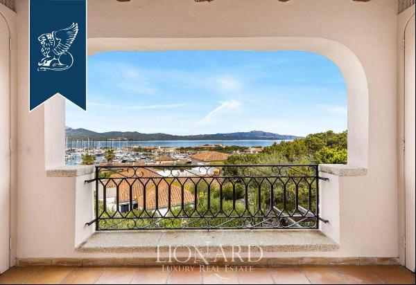 Big penthouse with a panoramic terrace, a garage and a cellar for sale by the sea of Porto