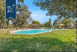 Elegant oasis in a shabby chic style surrounded by a 20-hectare estate in Pienza, in the T