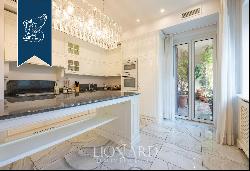 Prestigious apartment with balconies and cellar for sale in the heart of Milan
